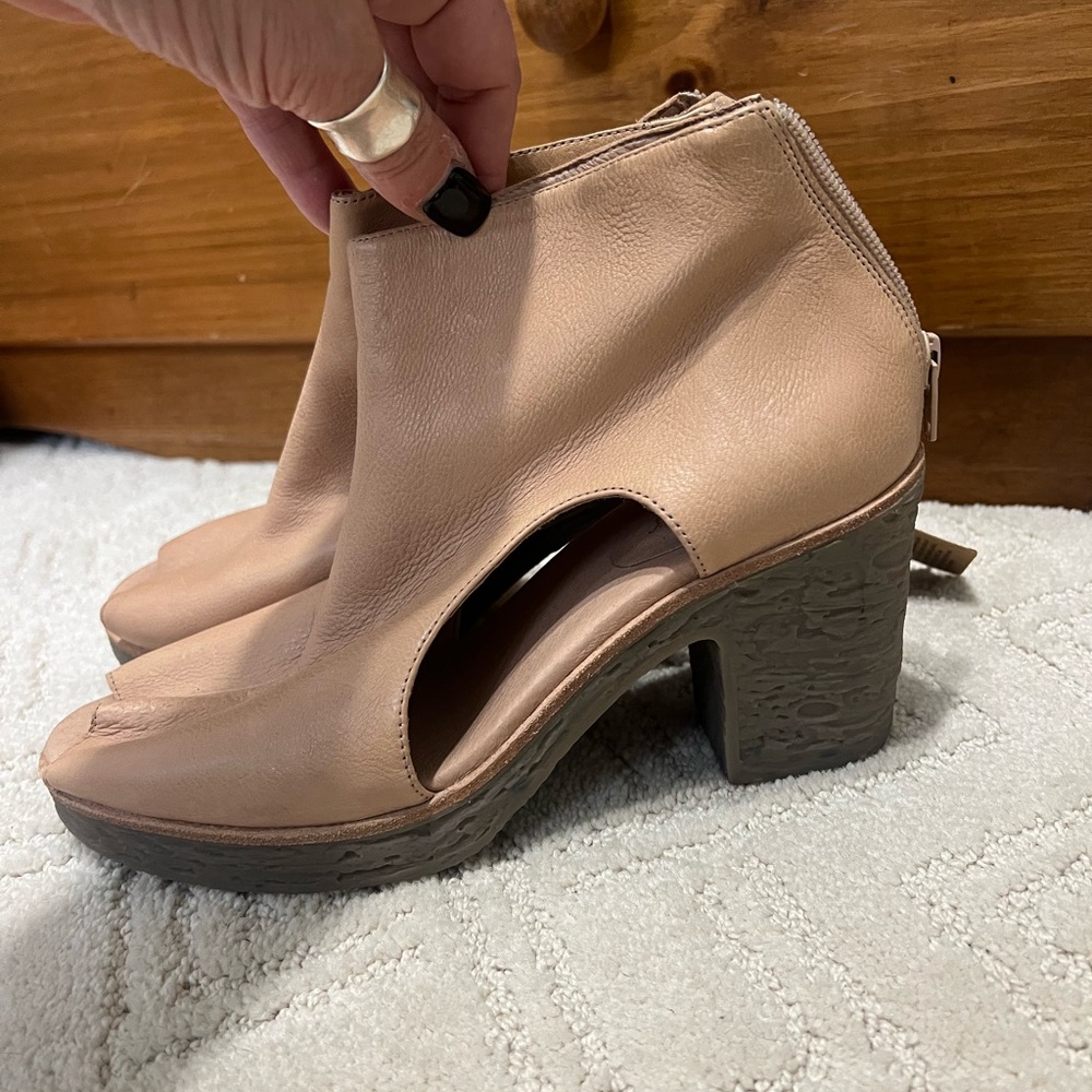 Rachel Comey / Camper Tan Heeled Boots with Chunky Heel